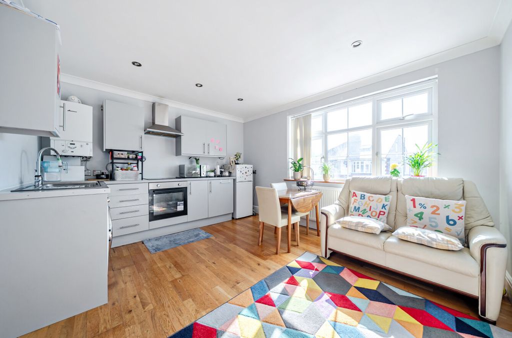 Property photo 2 of 8 1481388-7-6A35784...