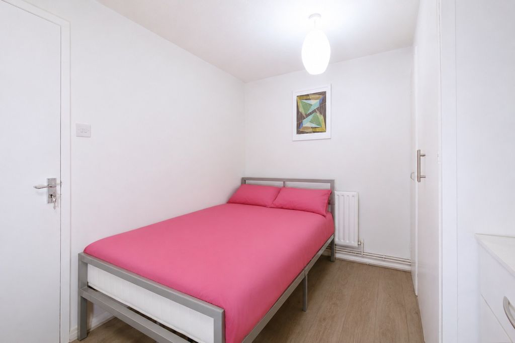Property photo 1 of 11 Bedroom