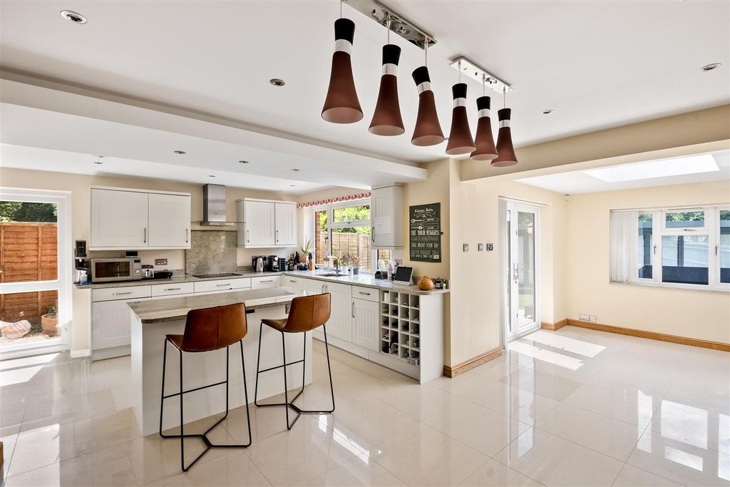 Property photo 2 of 37