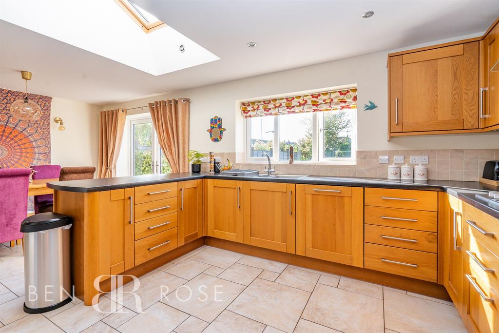 Property photo 3 of 26 Kitchen Diner