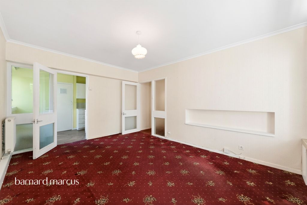 Property photo 3 of 18