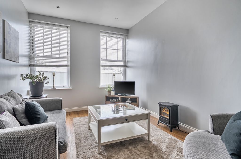 Property photo 2 of 23 1415389-11-698F1A0Fe54F2