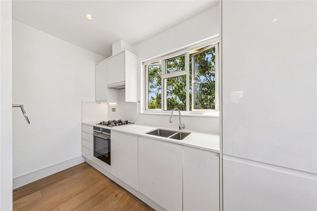 Property photo 3 of 11 Kitchen