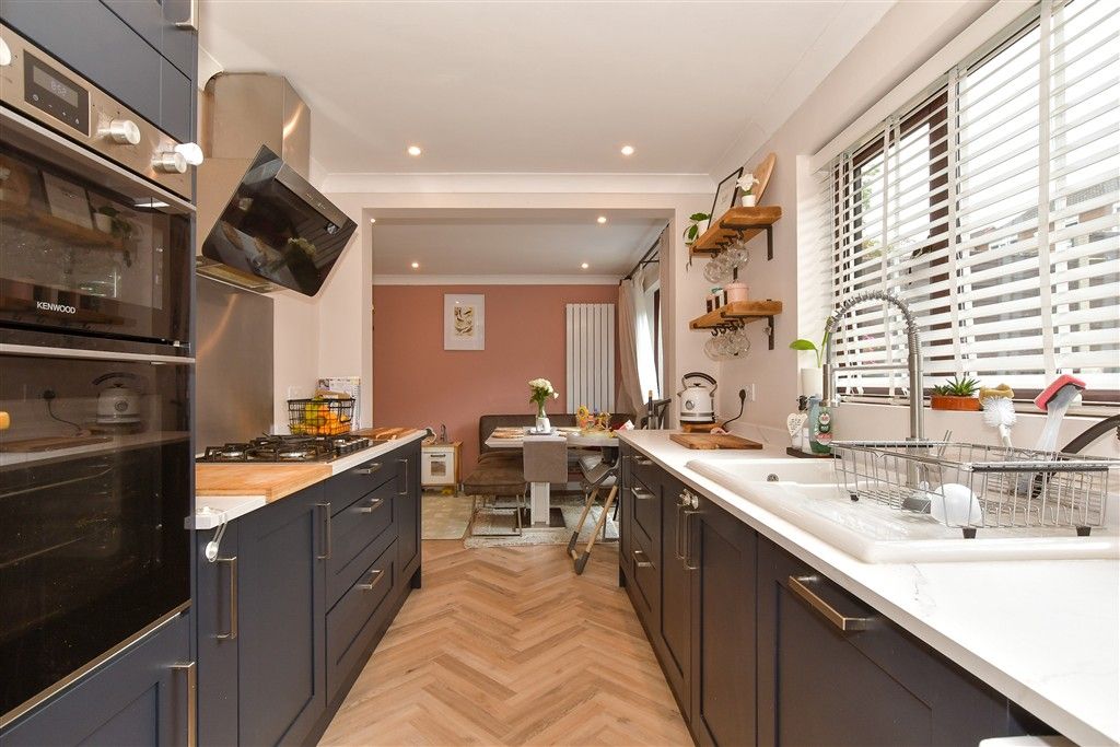 Property photo 3 of 9 Kitchen