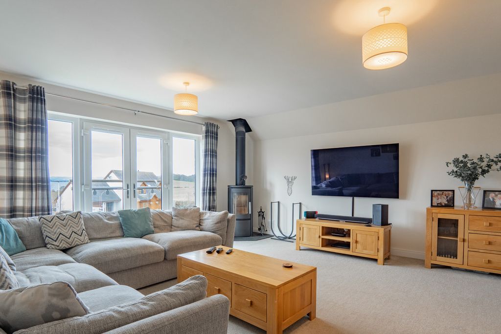 Property photo 2 of 47