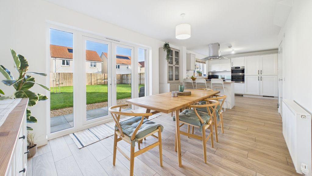 Property photo 3 of 28 Photo 7