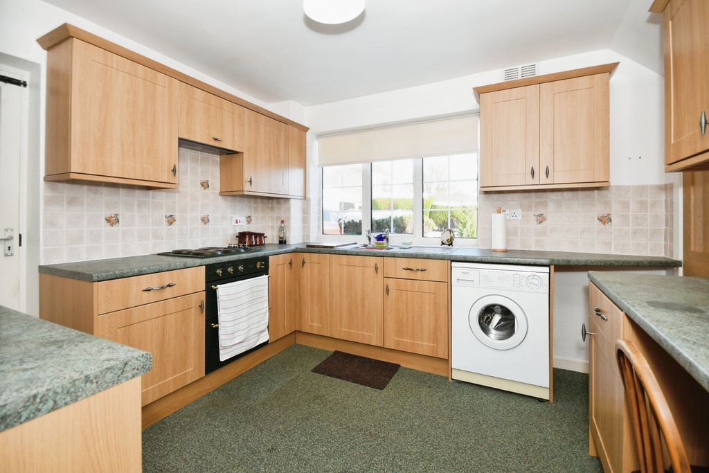 Property photo 2 of 15 Kitchen