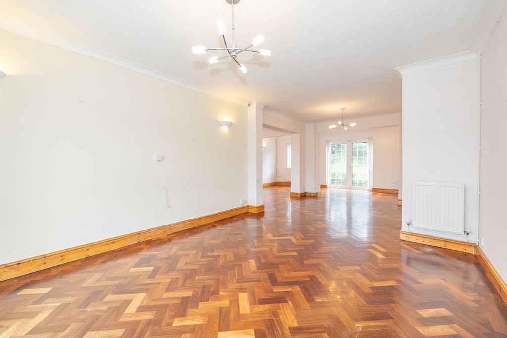 Property photo 3 of 30 Picture No. 01
