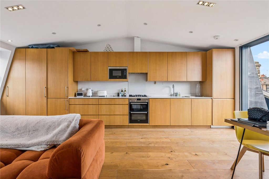 Property photo 1 of 11 Kitchen