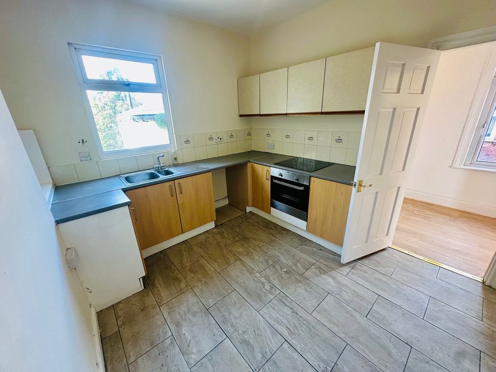 Property photo 2 of 5 Kitchen