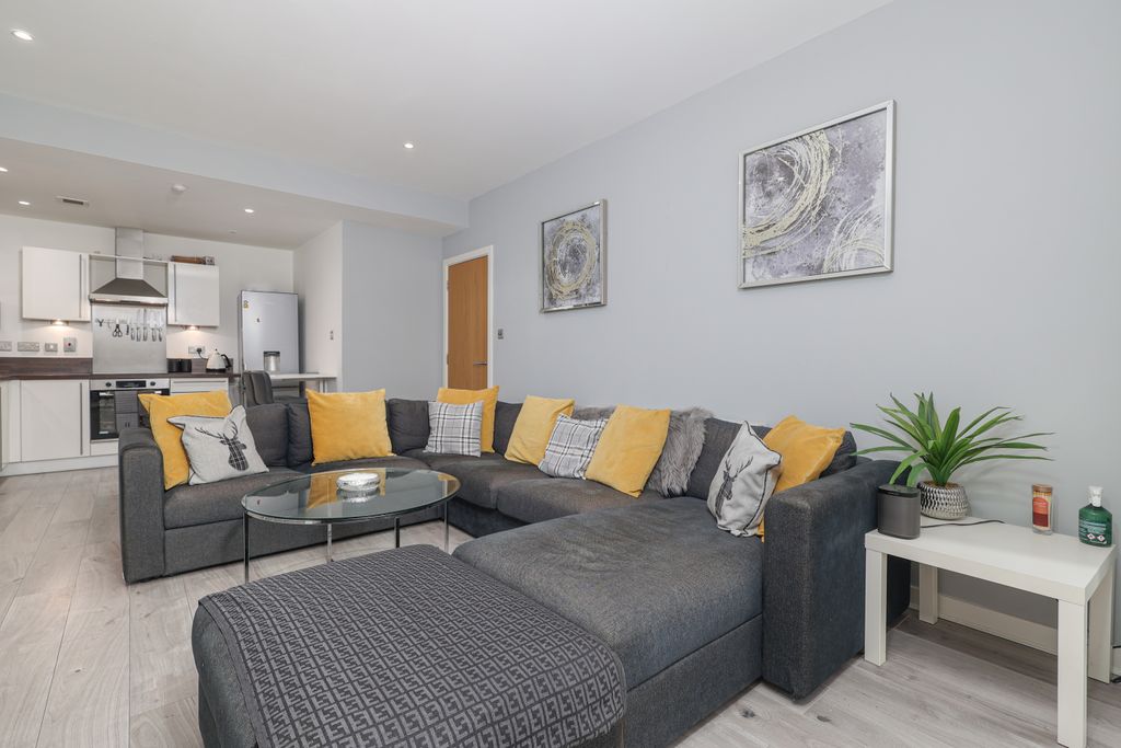 Property photo 3 of 10