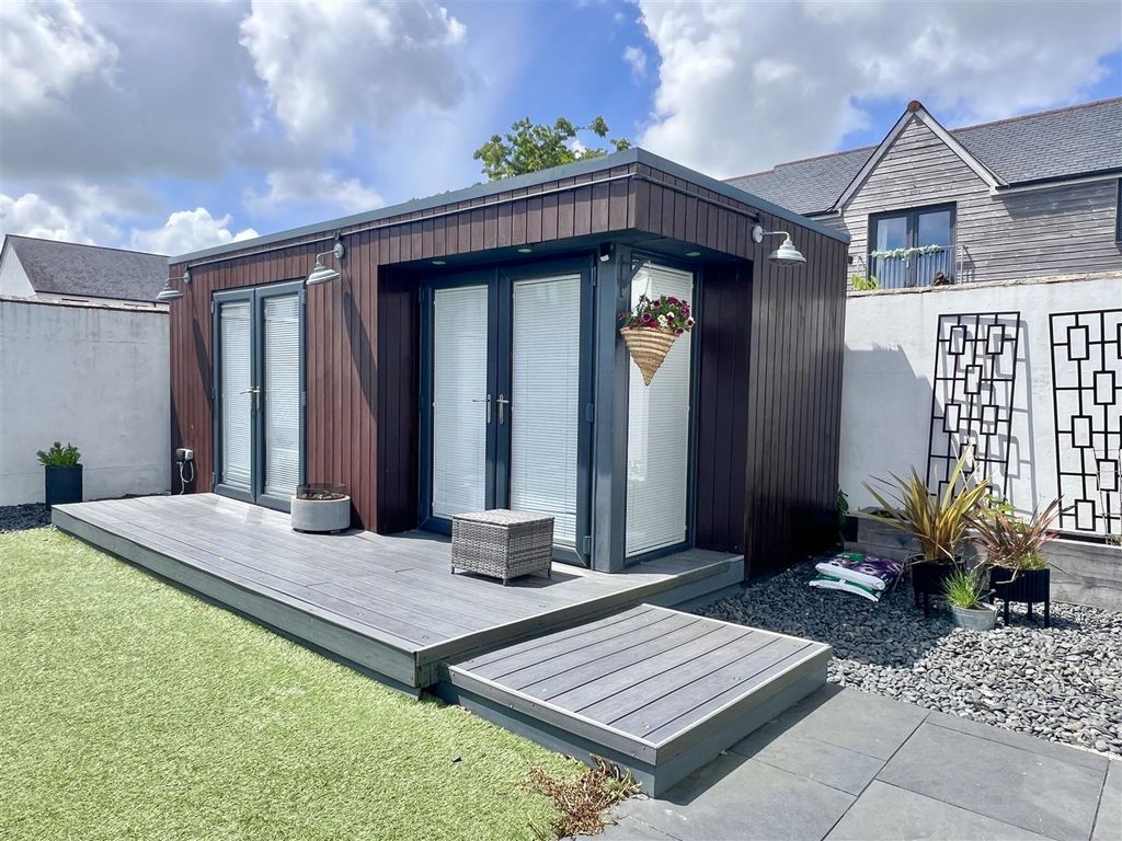 Property photo 2 of 32 Garden Room:
