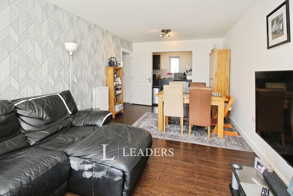 Property photo 2 of 11 Pbox-Img.Jpg