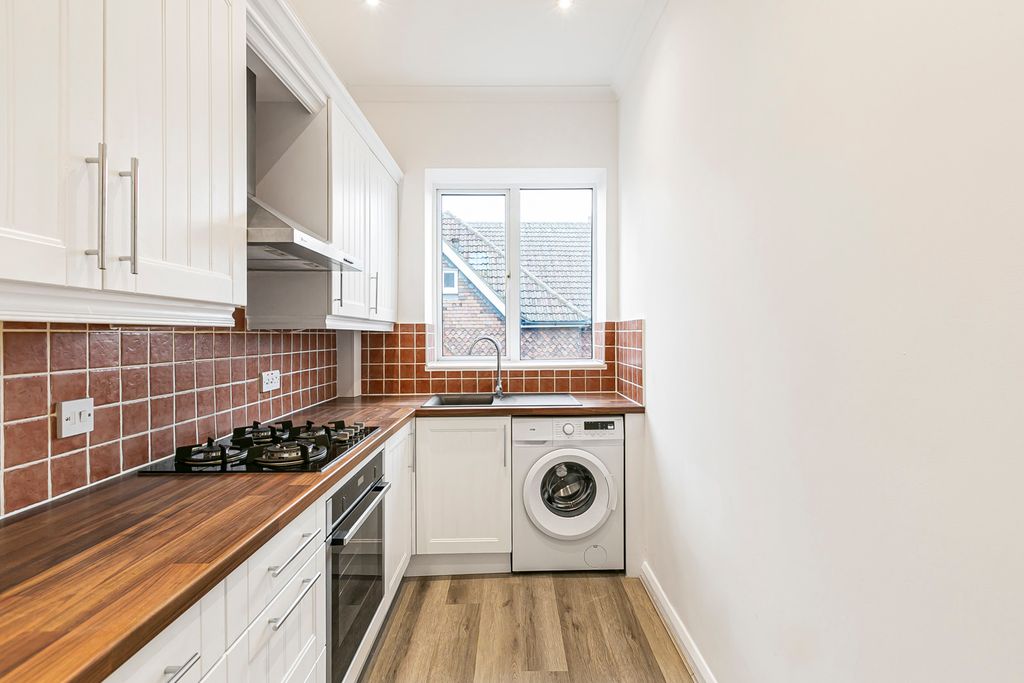 Property photo 3 of 14 Kitchen