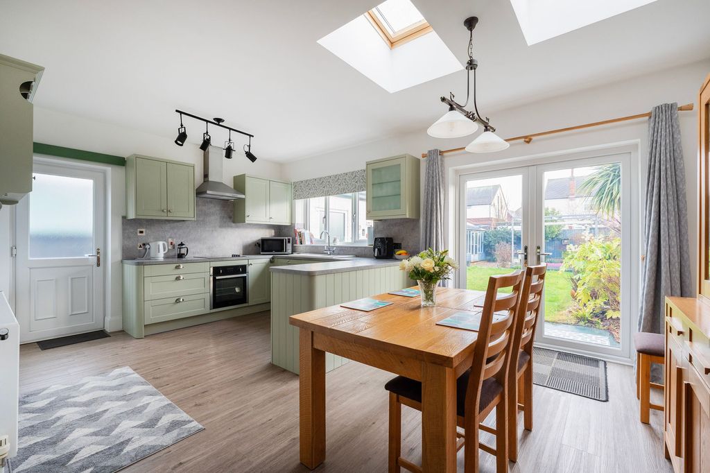 Property photo 2 of 25