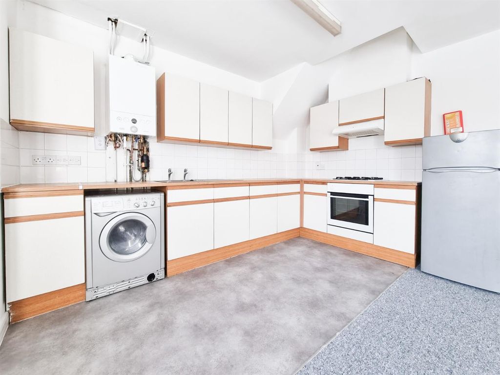 Property photo 2 of 6 Kitchen