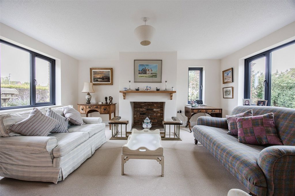 Property photo 2 of 14 Sitting Room