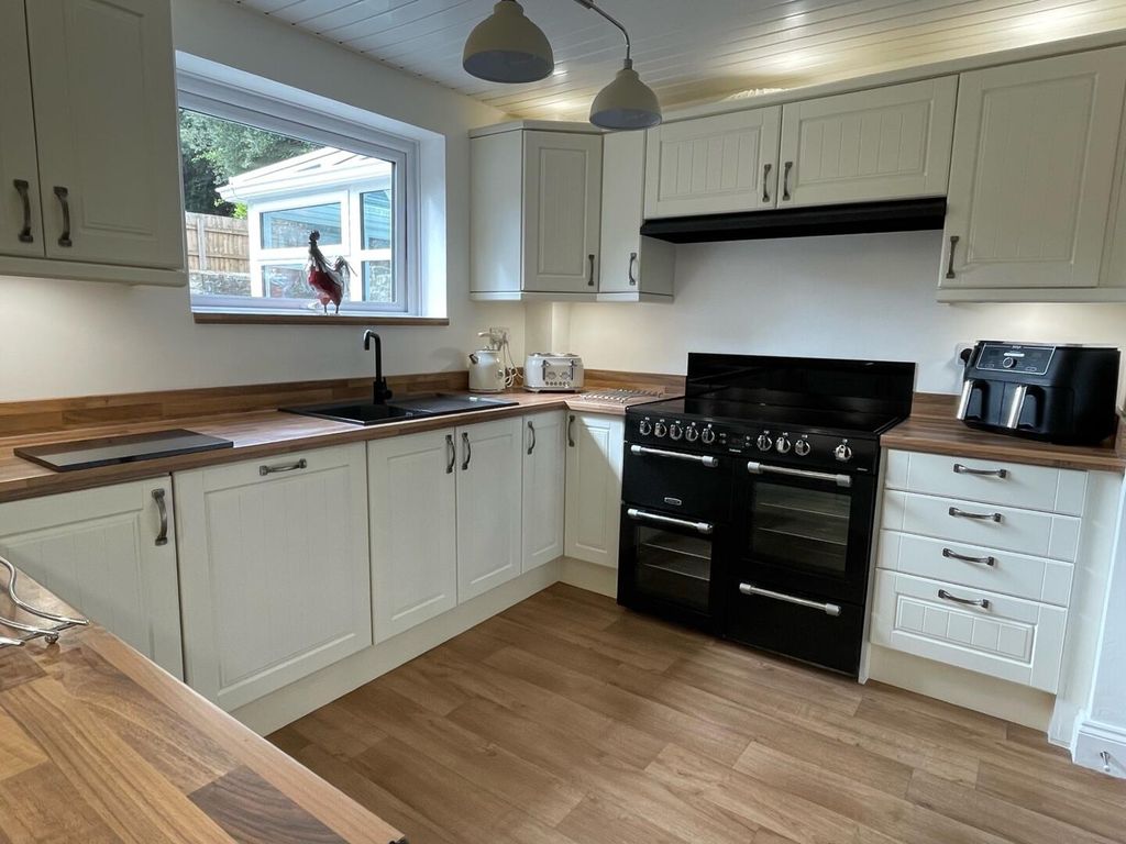 Property photo 2 of 33 Kitchen