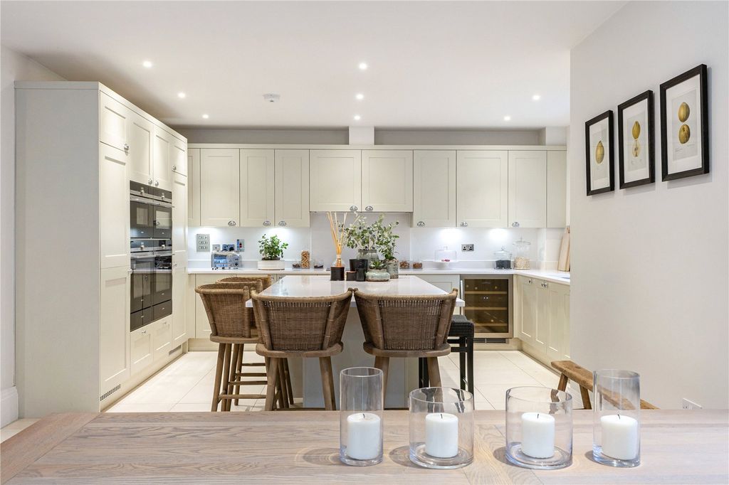 Property photo 2 of 16 Kitchen/Dining Room