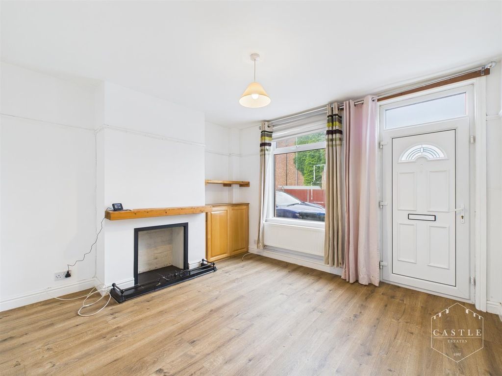 Property photo 2 of 14 Lounge