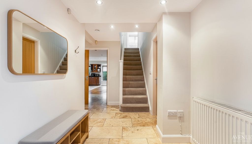 Property photo 2 of 23 4699195