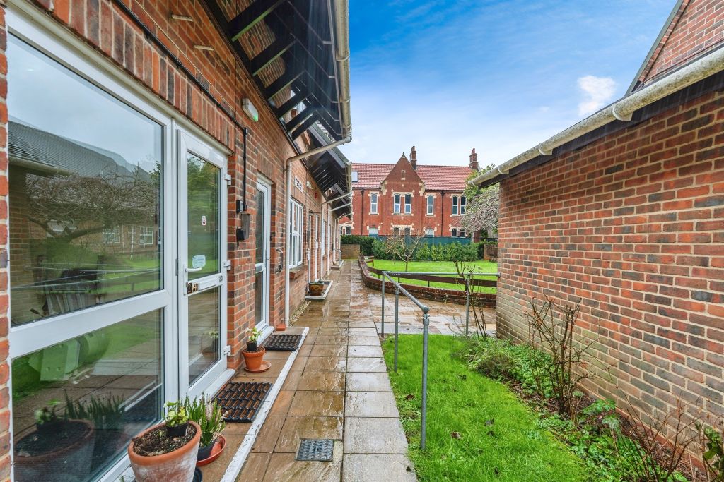 Property photo 1 of 18