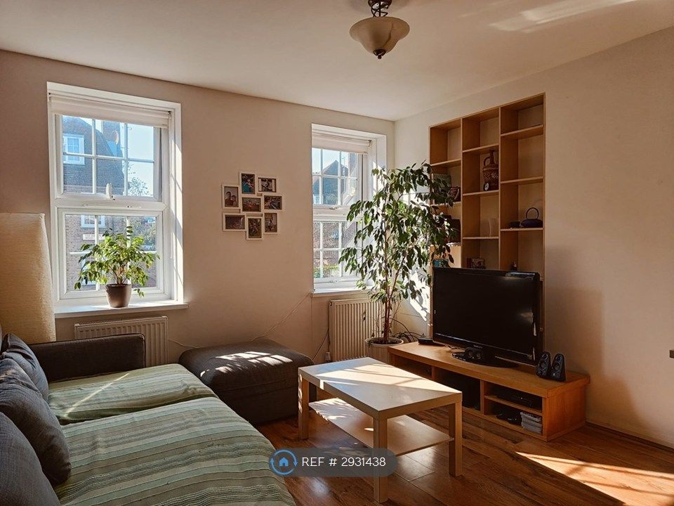 Property photo 1 of 14 Living Room