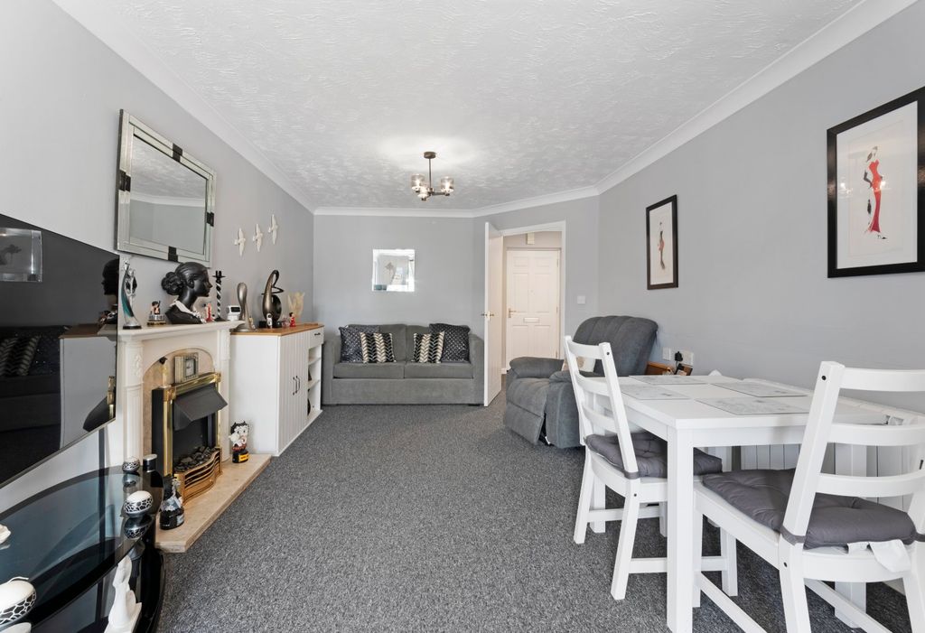 Property photo 2 of 12 Picture 2