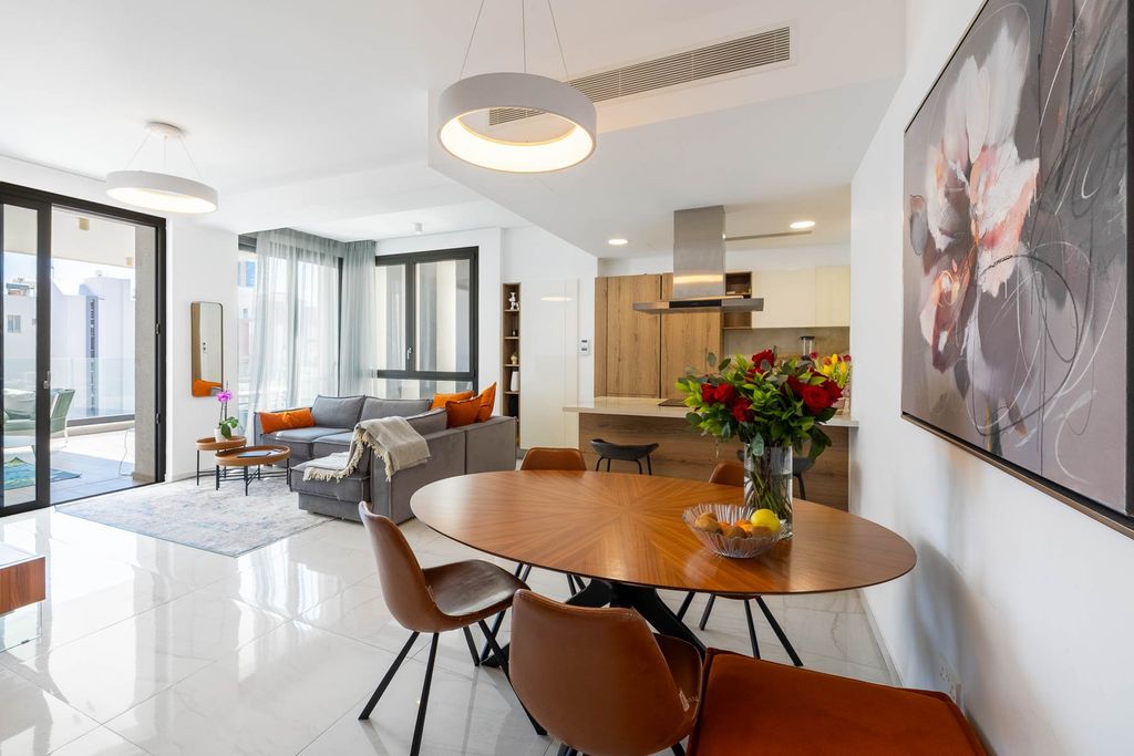 Property photo 1 of 30