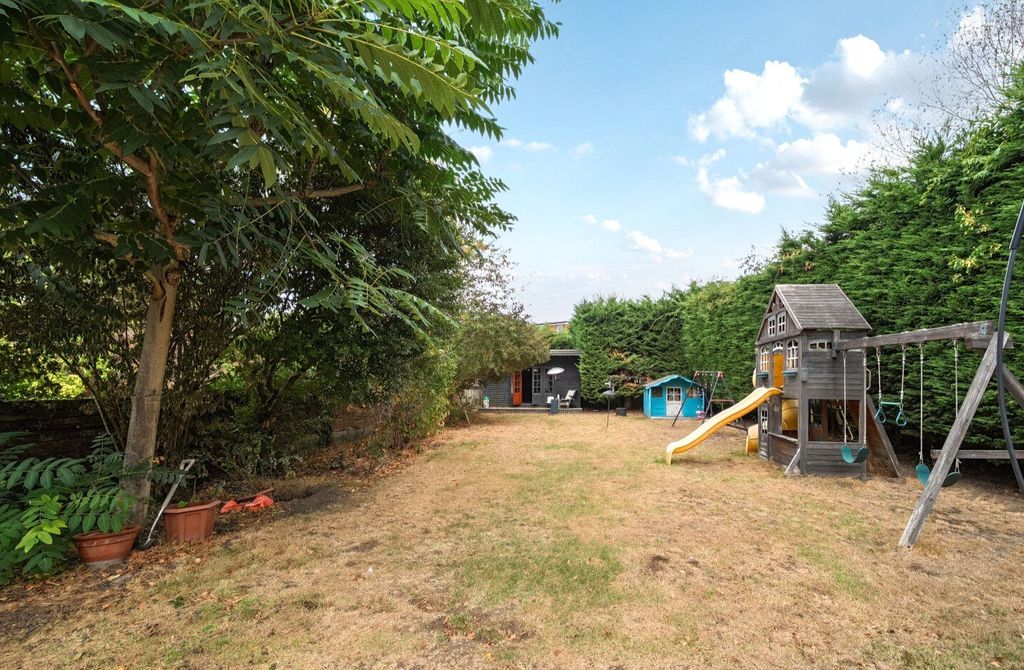 Property photo 3 of 12 Garden