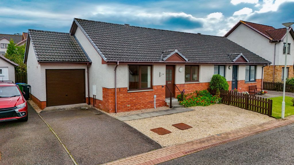 Property photo 1 of 32
