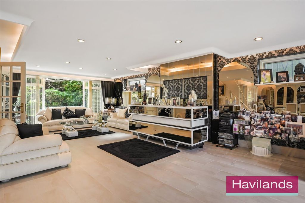 Property photo 3 of 23 Cockfosters Road-15.Jpg