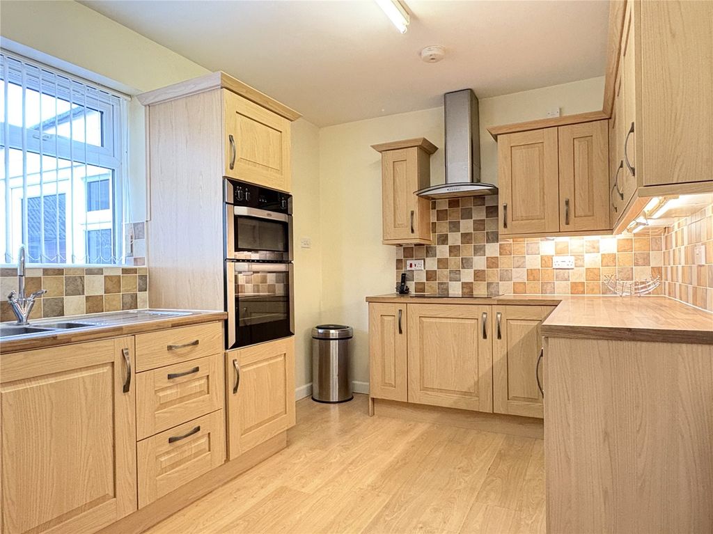 Property photo 3 of 14 Kitchen