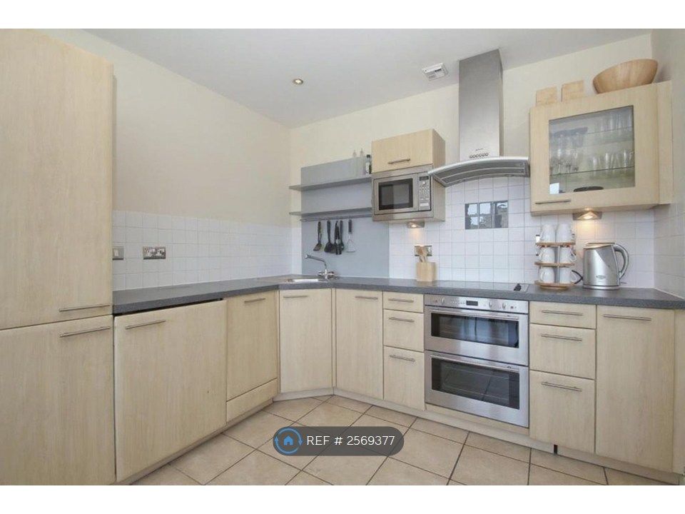 Property photo 3 of 10 Kitchen