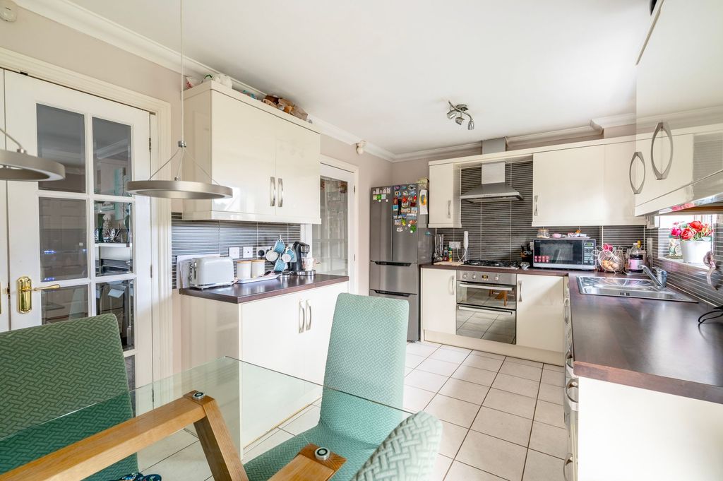 Property photo 2 of 19