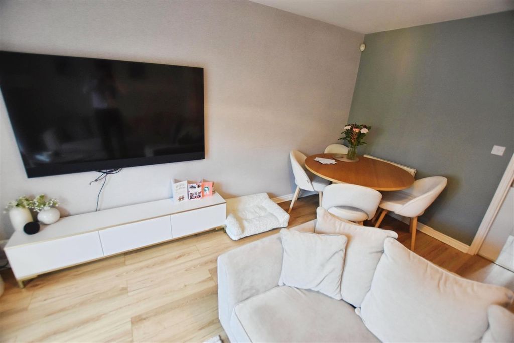 Property photo 3 of 11 Dining Lounge