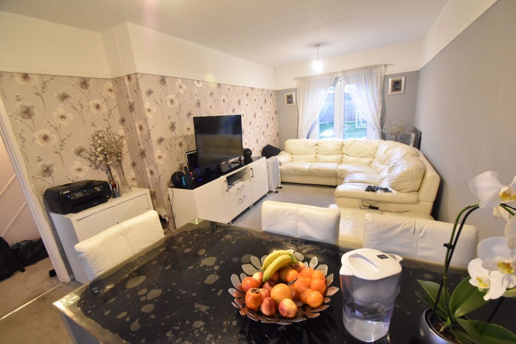 Property photo 2 of 13 5237251