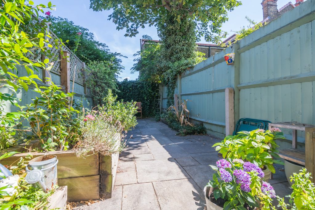 Property photo 2 of 24