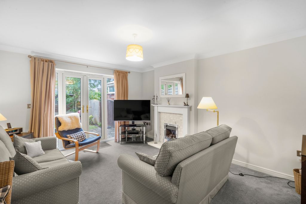 Property photo 1 of 11 Lounge 2