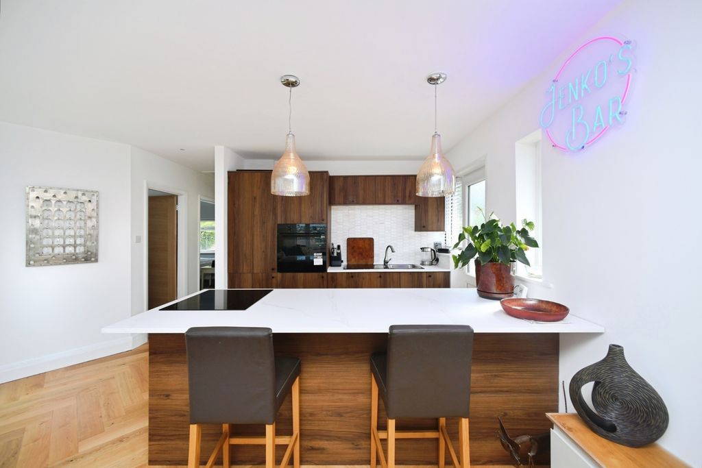 Property photo 2 of 17 Kitchen