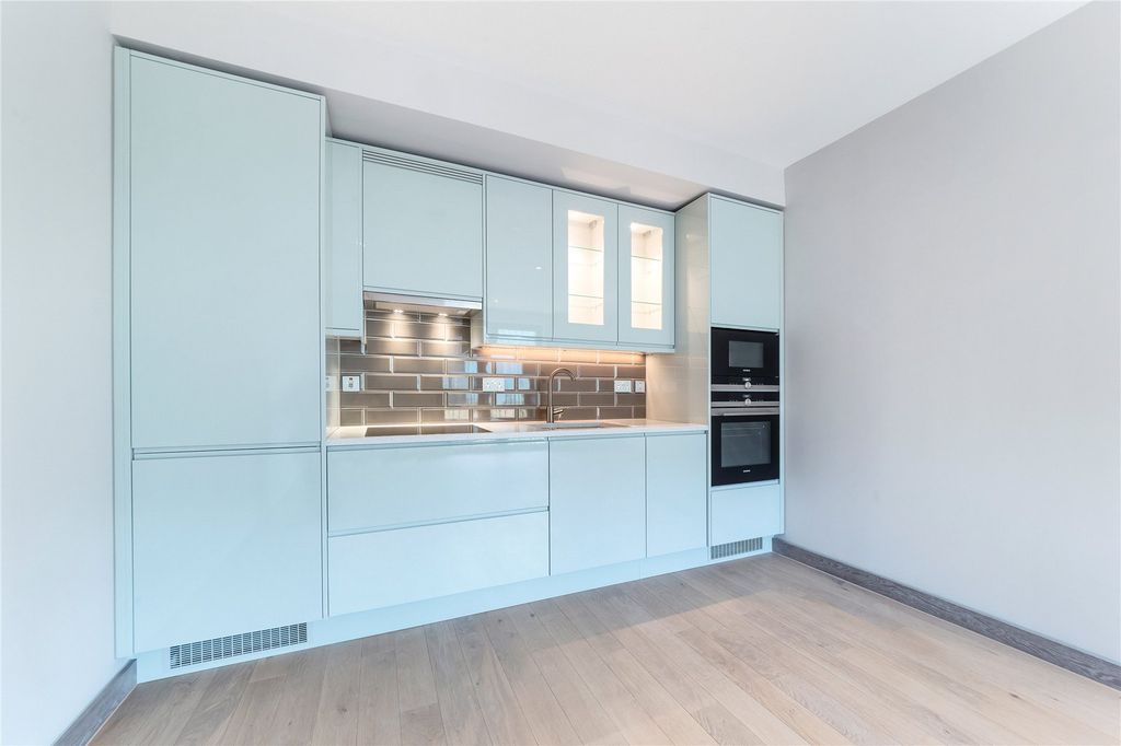 Property photo 2 of 10 Kitchen