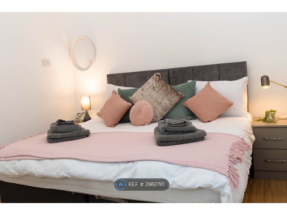 Property photo 1 of 35 Bed Can Be A Super King Or 2 Single Beds