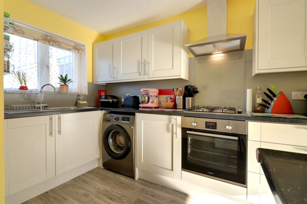 Property photo 3 of 14 Kitchen