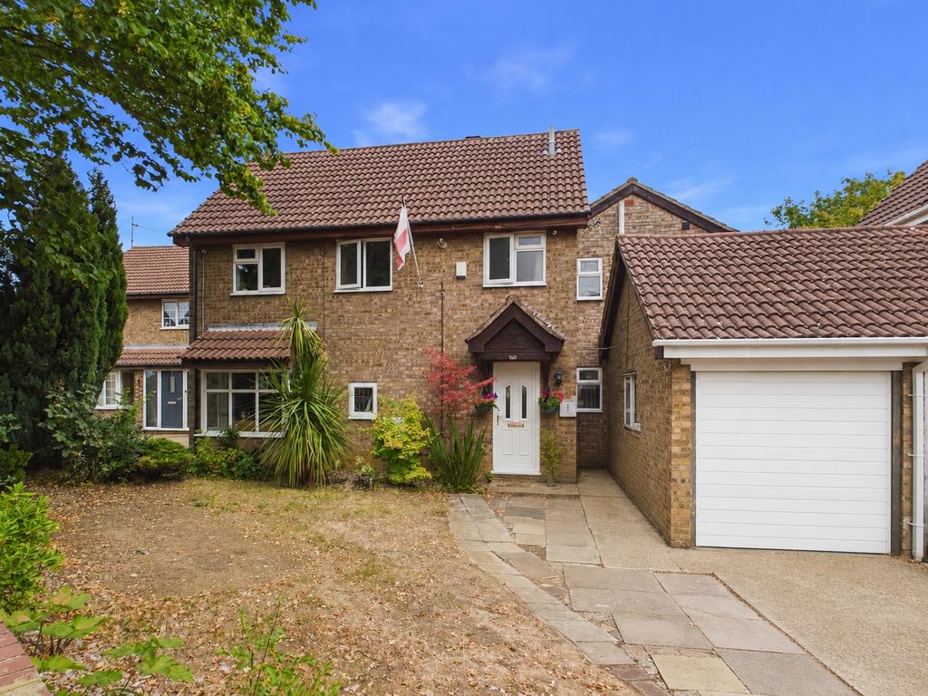 Property photo 1 of 20 Chewton Close