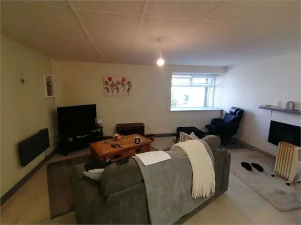 Property photo 3 of 6 Lounge