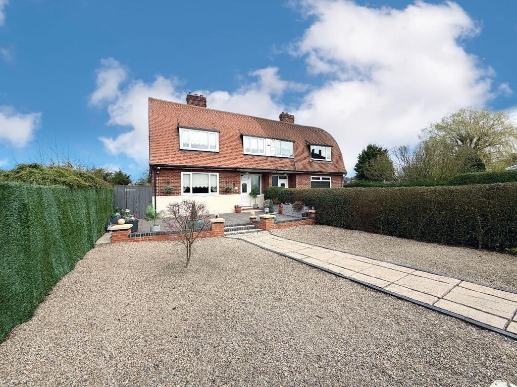 Property photo 1 of 19 External