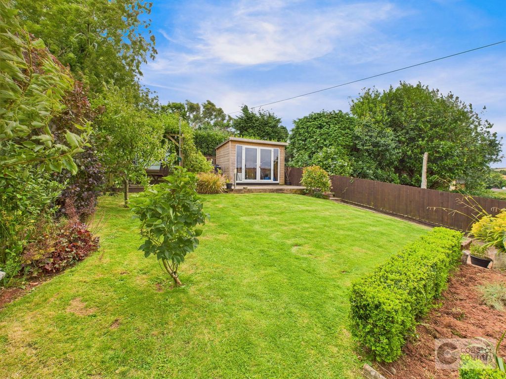 Property photo 2 of 20