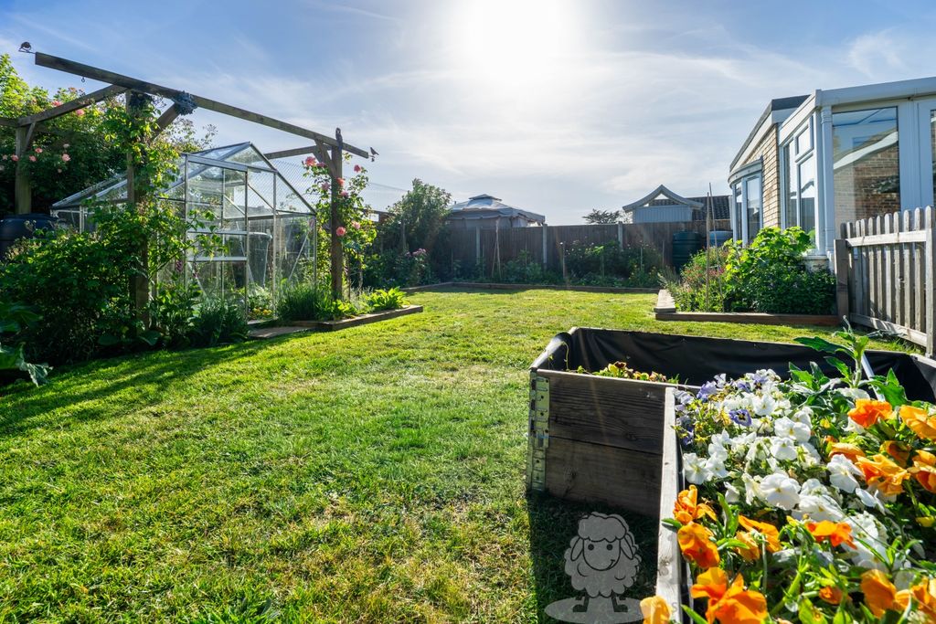 Property photo 2 of 15 South-Facing Garden