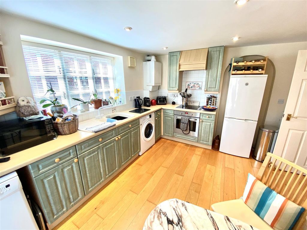 Property photo 3 of 12 Kitch 3 Pott.Jpg