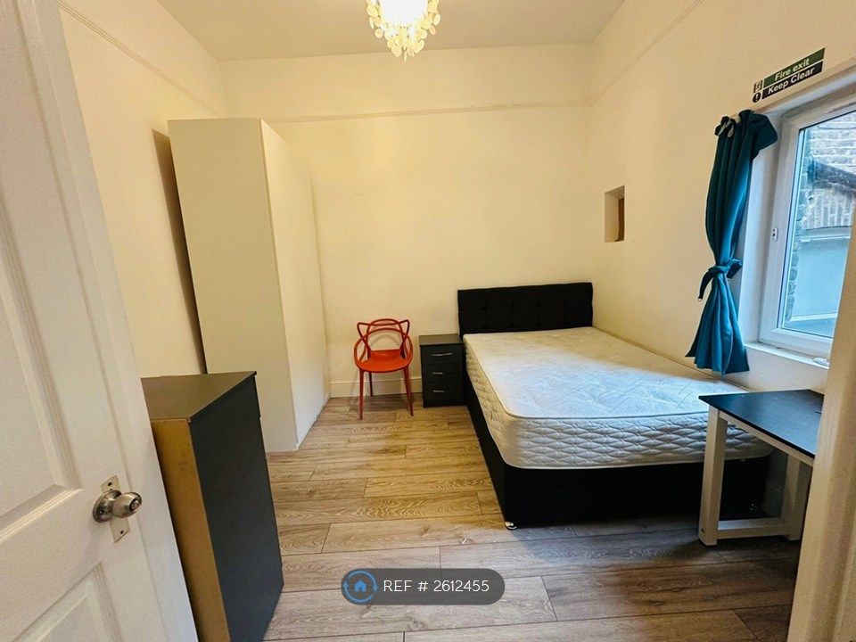 Property photo 1 of 11 First Floor Ensuite Single Room